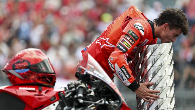 Marc Márquez con el título de campeón de MotoGP (Cordon Press)