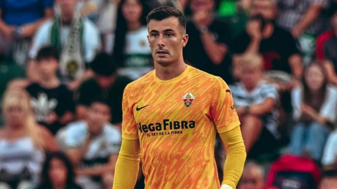 Iñaki Peña, en un partido con el Elche (Foto: Elche CF)