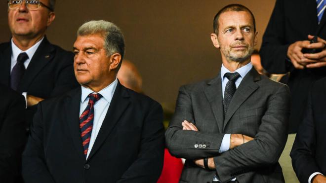 Joan Laporta y Ceferin en el palco de Montjuic en el Barça-PSG (Cordon Press)
