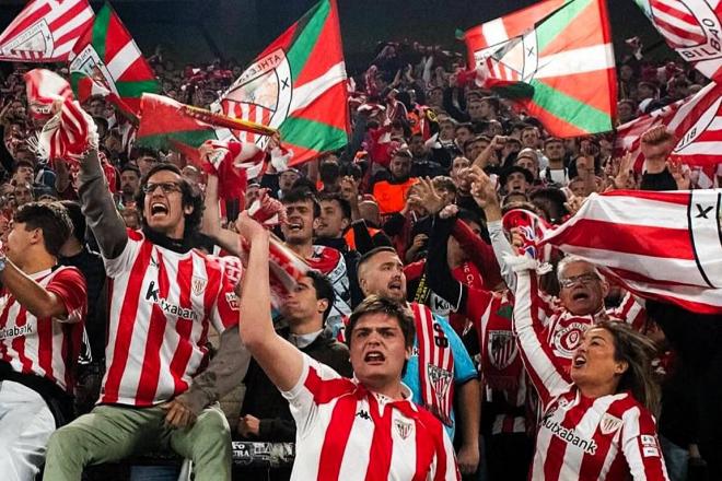 La afición rojiblanca ruge en Dortmund en el partido de la UEFA Champions League (Foto: Athletic Club).