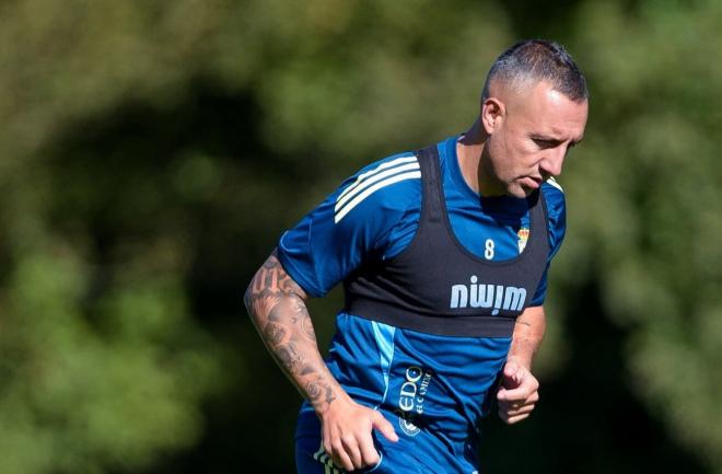 Santi Cazorla, durante un entrenamiento del Real Oviedo (Foto: RO).