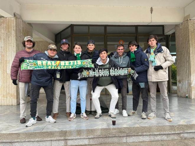 Los nueve béticos de Erasmus en Italia que viajaron a Bulgaria.