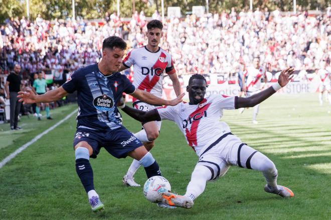 Pathé Ciss entra a Hugo Álvarez en el Rayo - Celta (Foto: LALIGA).