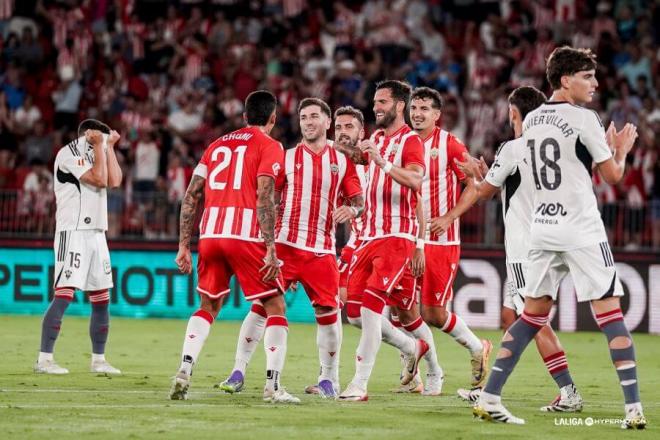 Chumi, durante un partido con el Almería (Foto: LALIGA).