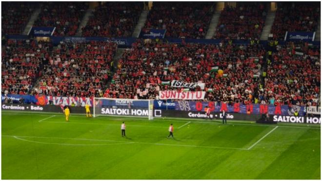 El lanzamiento de pelotas amarillas en el Osasuna - Getafe. (X)