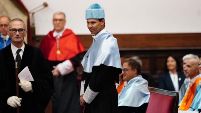 Rafa Nadal recibiendo el título en la Universidad de Salamanca (Europa Press)