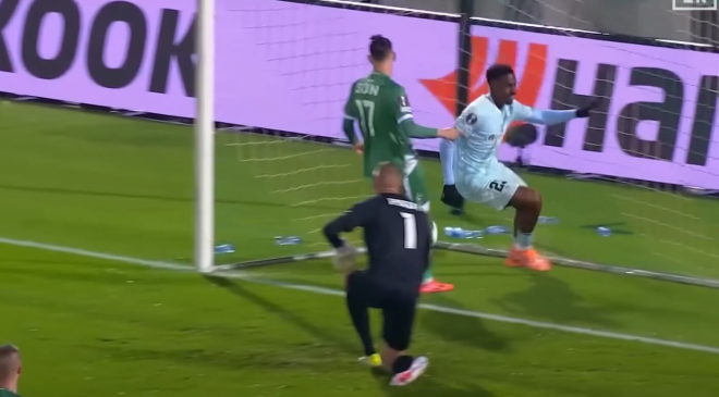 La jugada del gol en propia puerta de Son.