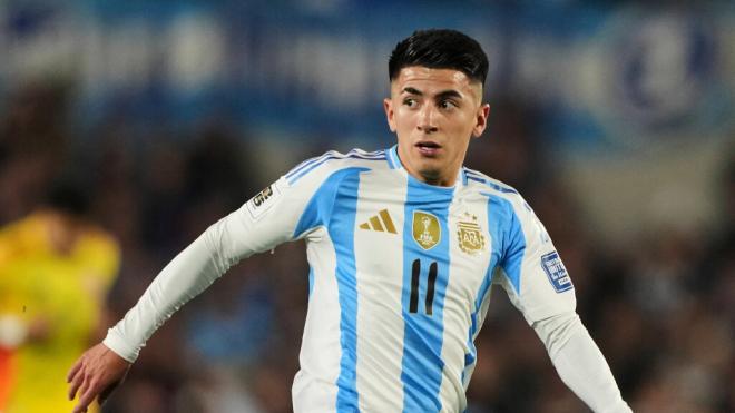 Thiago Almada durante un partido con la Selección Argentina (Fuente: Cordon Press)