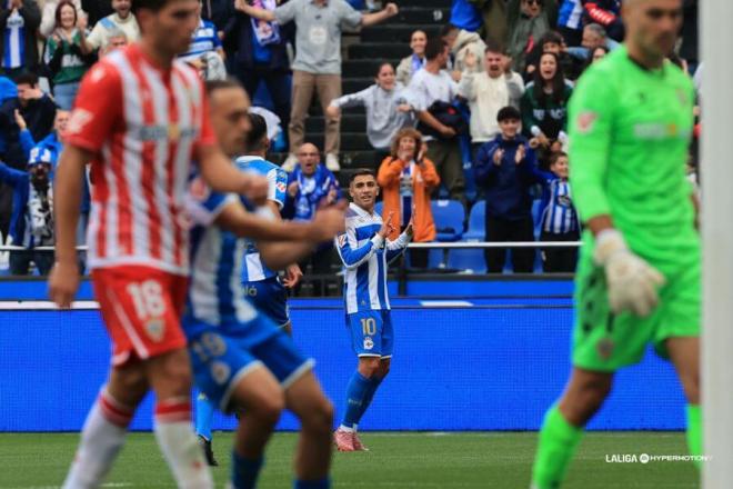Yeremay Hernández celebra su gol en el Dépor-Almería (FOTO: LALIGA).