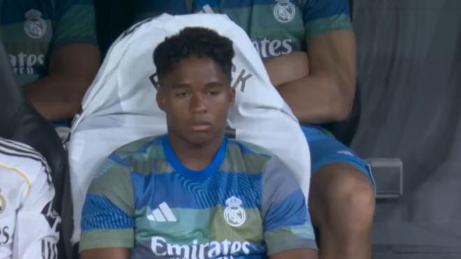 Endrick en el banquillo (DAZN)