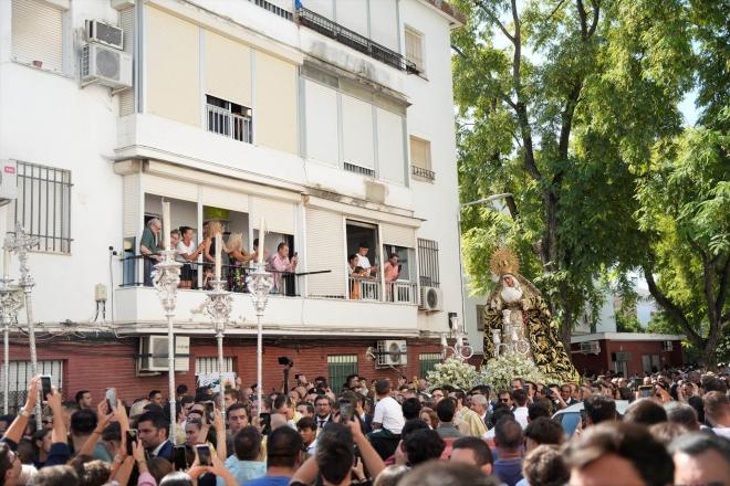 La Esperanza de Triana, en su traslado al Polígono Sur (Foto: Joaquín Corchero/Europa Press).
