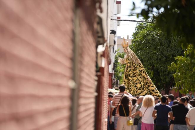 La Esperanza de Triana, en su traslado al Polígono Sur (Foto: Joaquín Corchero/Europa Press).
