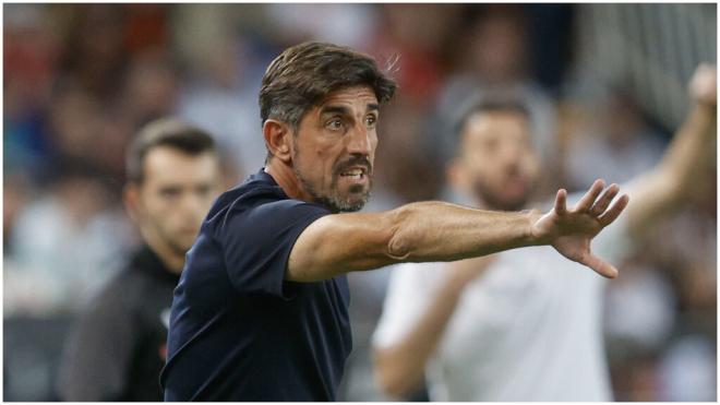 Veljko Paunovic, en el partido del Oviedo - Valencia. (EFE)