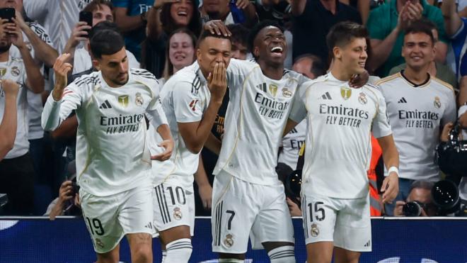 El Real Madrid celebra un gol de Vinicius (EFE)