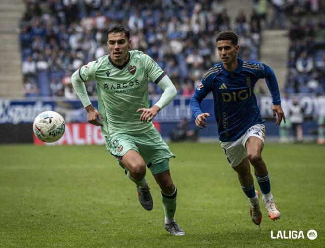Ilyas Chaira, durante el Real Oviedo - Levante (Foto: LALIGA).