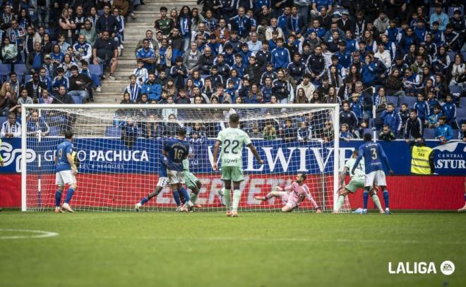 Lance del Real Oviedo-Levante (Foto: LALIGA).