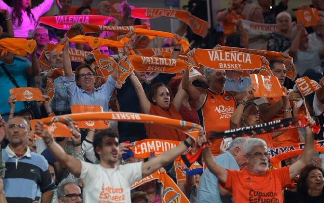 Valencia Basket inaugura a lo grande el Roig Arena con victoria ante la Virtus (103-94)