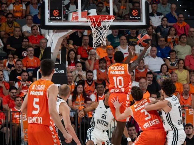 Valencia Basket inaugura a lo grande el Roig Arena con victoria ante la Virtus (103-94)