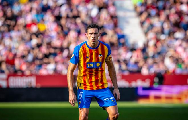 César Tárrega ante el Girona (Foto: Valencia CF)
