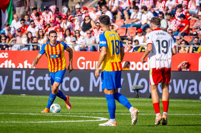 César Tárrega ante el Girona (Foto: Valencia CF)