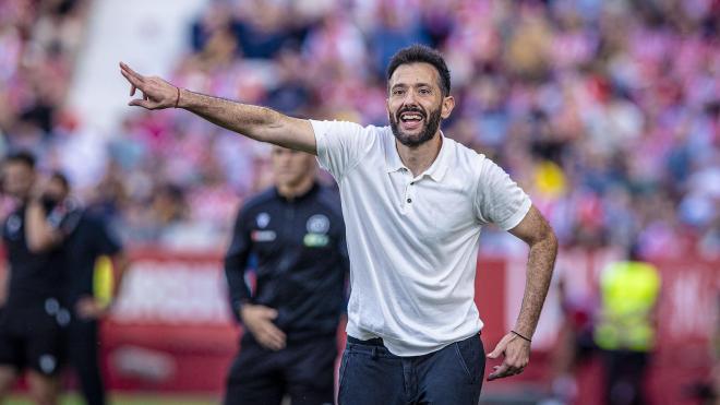 Carlos Corberán en Girona (Foto: Valencia CF)