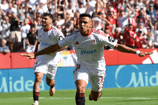 Alexis Sánchez celebra su gol al Barcelona (Foto: Kiko Hurtado)