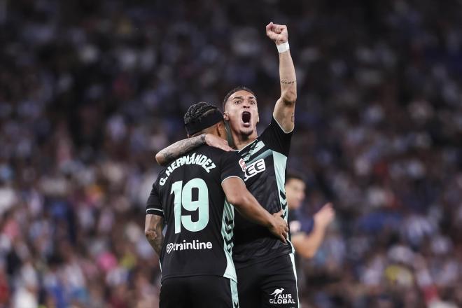 Cucho celebra su gol al Espanyol con Antony (Foto: Europa Press)