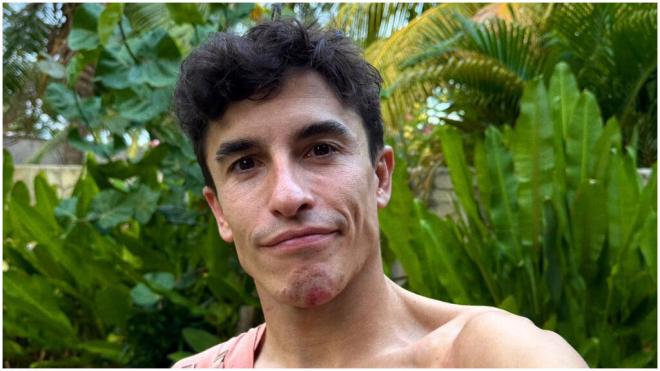 Marc Márquez tranquiliza tras su lesión en Indonesia. (@marcmarquez93)