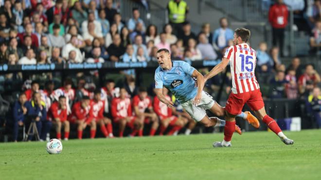 Clement Lenglet, expulsado ante el Celta (EFE)