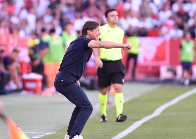 Matías Almeyda, ante el Barça (Foto: Kiko Hurtado).