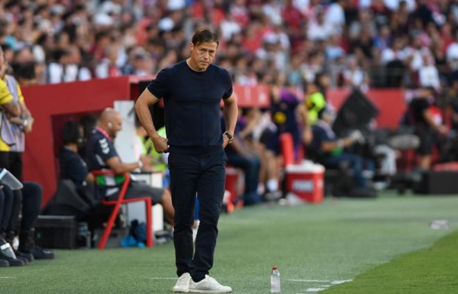 Matías Almeyda, ante el Barça (Foto: Kiko Hurtado).