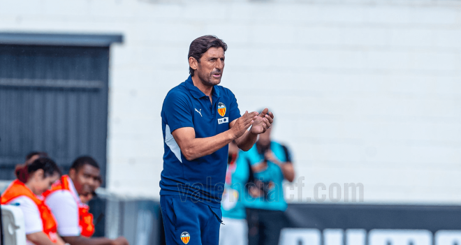 Miguel Ángel Angulo, entrenador del VCF Mestalla (Foto: Valencia CF)