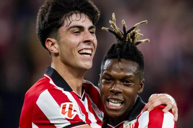 Alex Rego se abraza a Nico Williams tras marcar al Mallorca en San Mamés (Foto: Athletic Club).