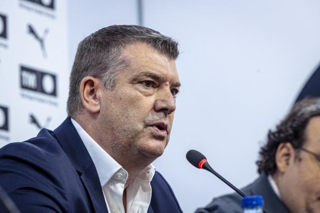 Ron Gourlay en sala de prensa (Foto: Valencia CF)