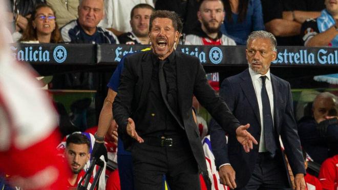 Simeone, en el banquillo del Atleti en Vigo (Cordon Press)