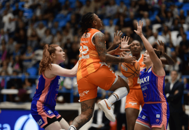 Valencia Basket debuta con derrota en la Liga Endesa Femenina en Ferrol (71-65)