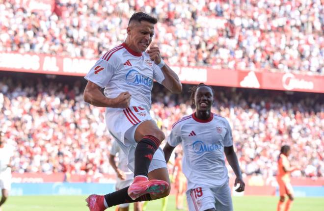 Alexis Sánchez celebra su gol al Barcelona (Foto: Kiko Hurtado)
