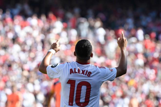 Alexis Sánchez celebra su gol al Barcelona (Foto: Kiko Hurtado)