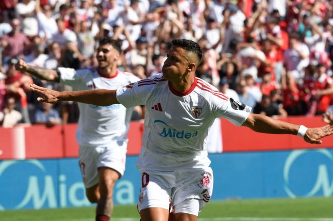 Alexis Sánchez celebra su gol al Barcelona (Foto: Kiko Hurtado)
