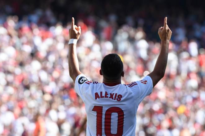 Alexis Sánchez celebra su gol al Barcelona (Foto: Kiko Hurtado)