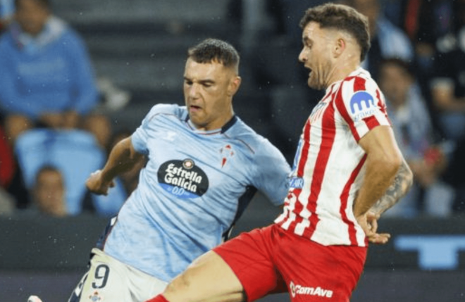 Ferrán Jutglà ante Javi Galán (Foto: LaLiga).