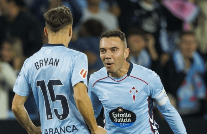 Bryan Zaragoza celebra el gol de Iago Aspas (Foto: LaLiga).