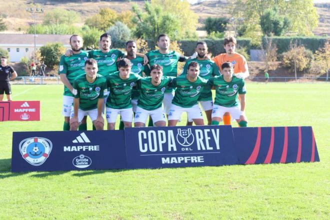 El once del Puerto de Vega en el partido de vuelta ante el Alberite (Foto: @AsturFutbol).