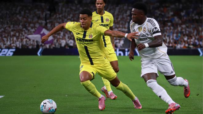 Santiago Comesaña fue expulsado en una acción con Vinicius en el Real Madrid - Villarreal (foto: