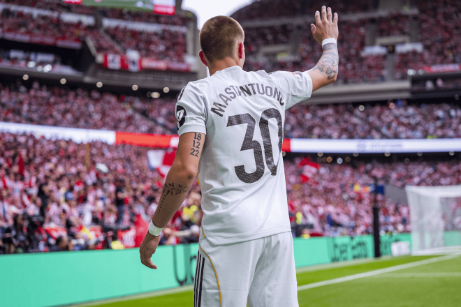 Franco Mastantuono durante un partido con el Real Madrid (Fuente: Cordon Press)