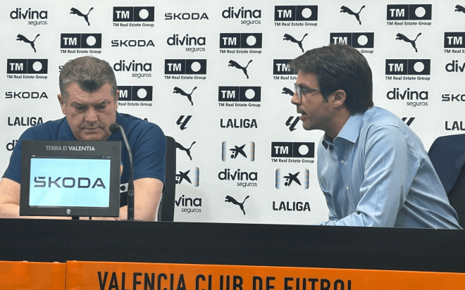 Ron Gourlay en rueda de prensa