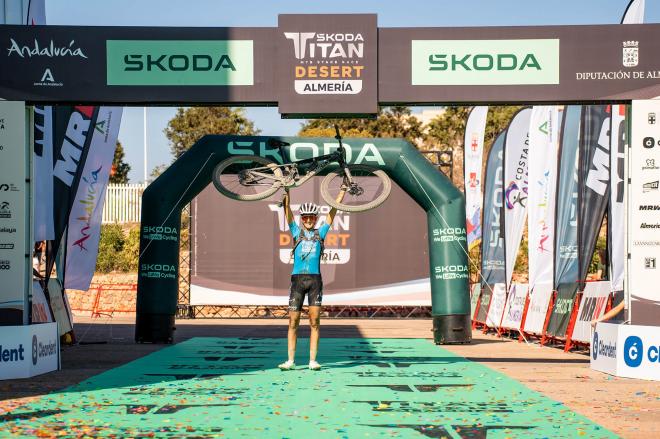 Natalia Fischer, campeona de la Škoda Titan Desert Almería