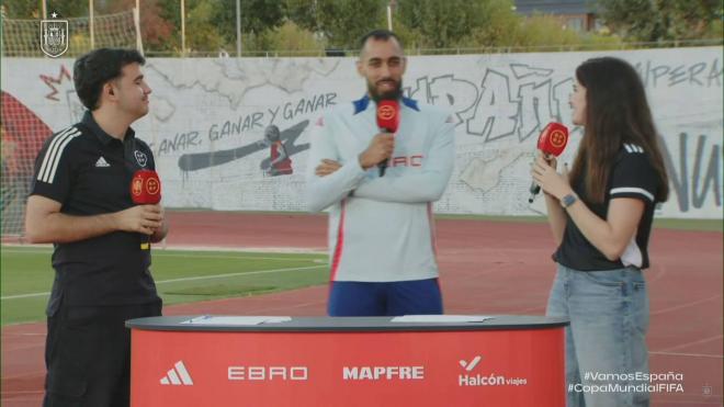 Borja Iglesias en el entrenamiento de la selección española (RFEF)
