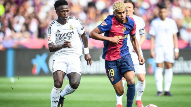 Lamine Yamal, ante Vinicius, en un Barcelona-Real Madrid (foto: Cordon Press).