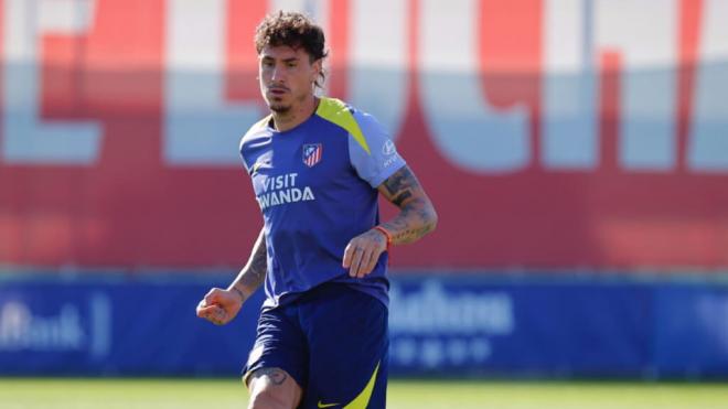 José María Giménez durante un entrenamiento con el Atlético (Fuente: @josemariagimenez)